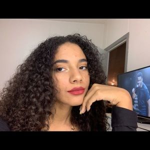 Meet your Posher, Crystal